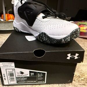 Boys under armour shoes size 2